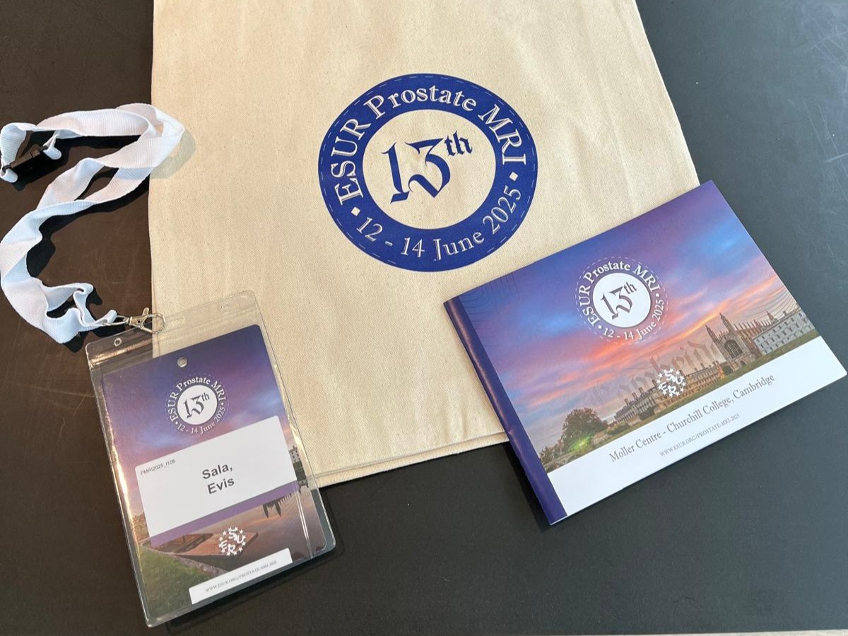 Tote bag, escarpela y programa de la jornada